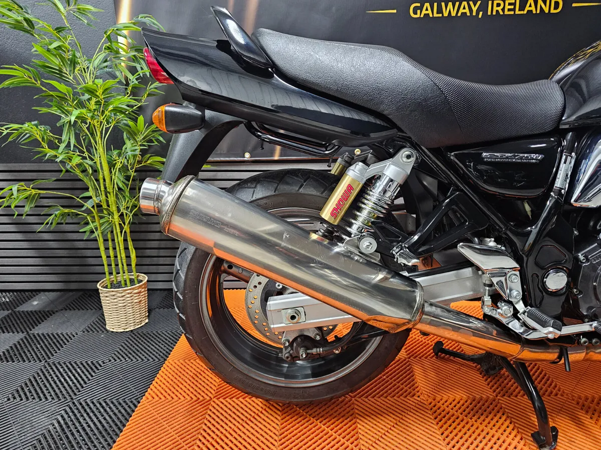 Suzuki GSX 750 Inazuma 8000k km - Image 3