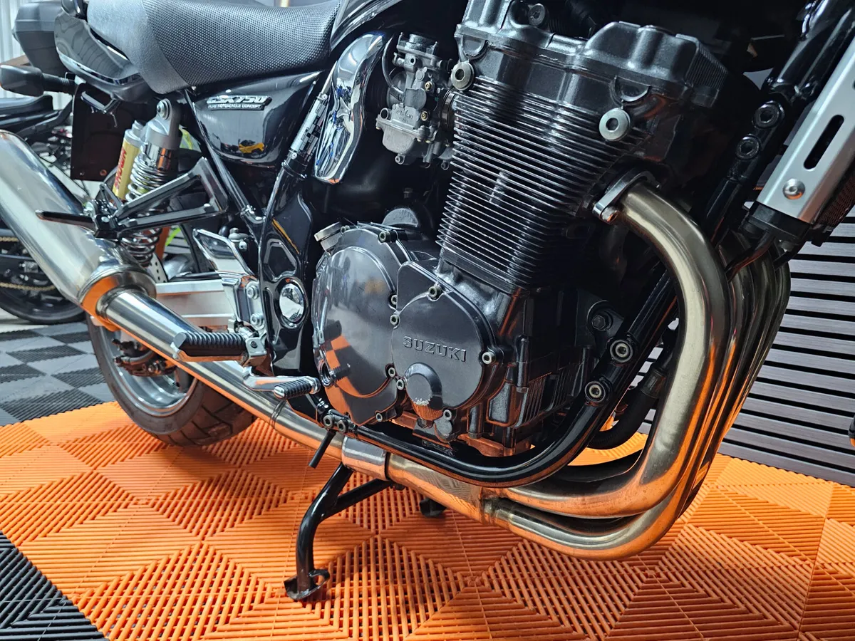Suzuki GSX 750 Inazuma 8000k km - Image 4