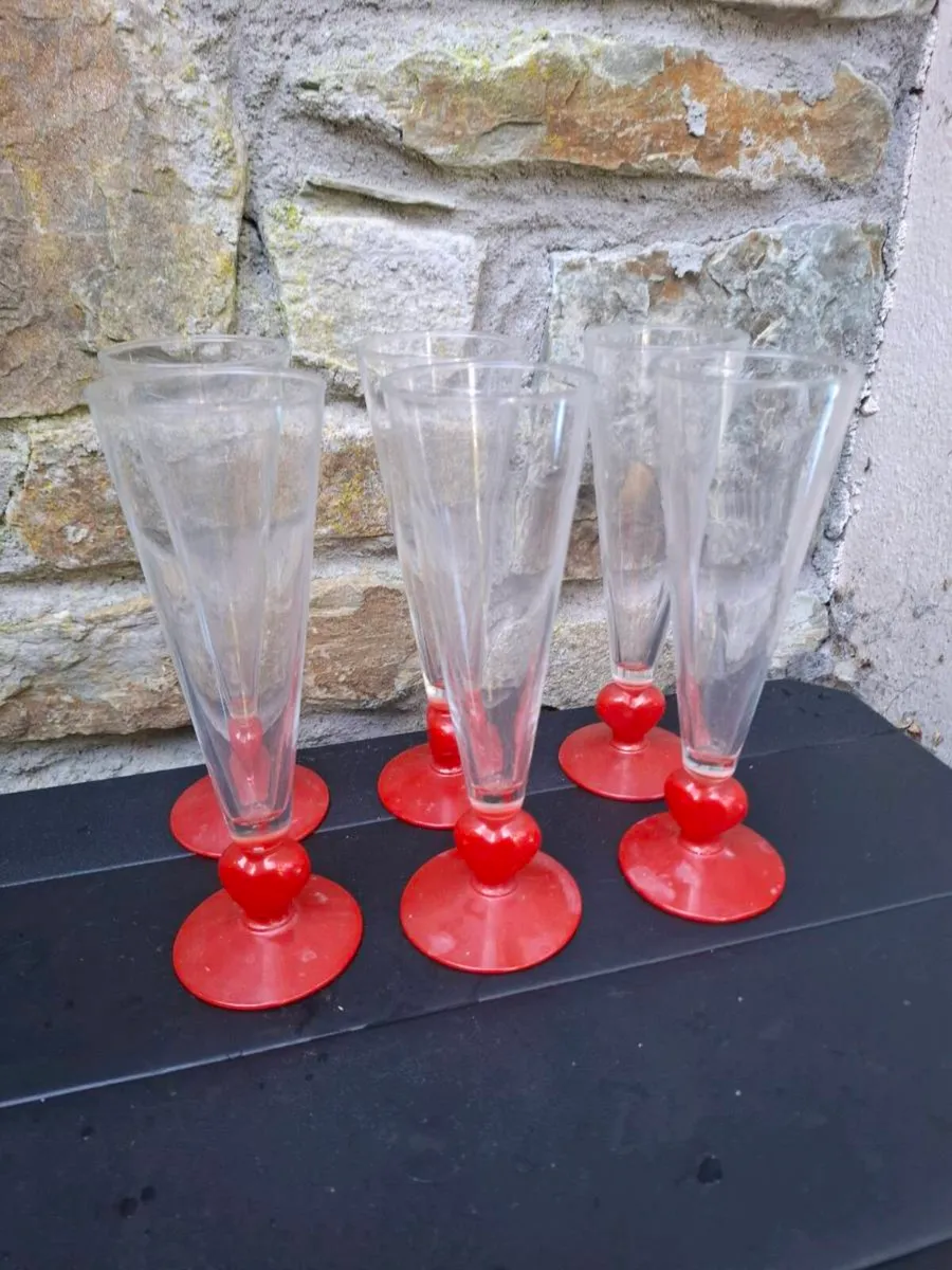 6 champagne glasses - Image 2
