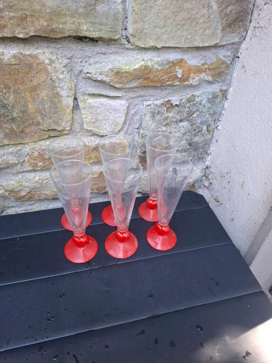 6 champagne glasses - Image 3