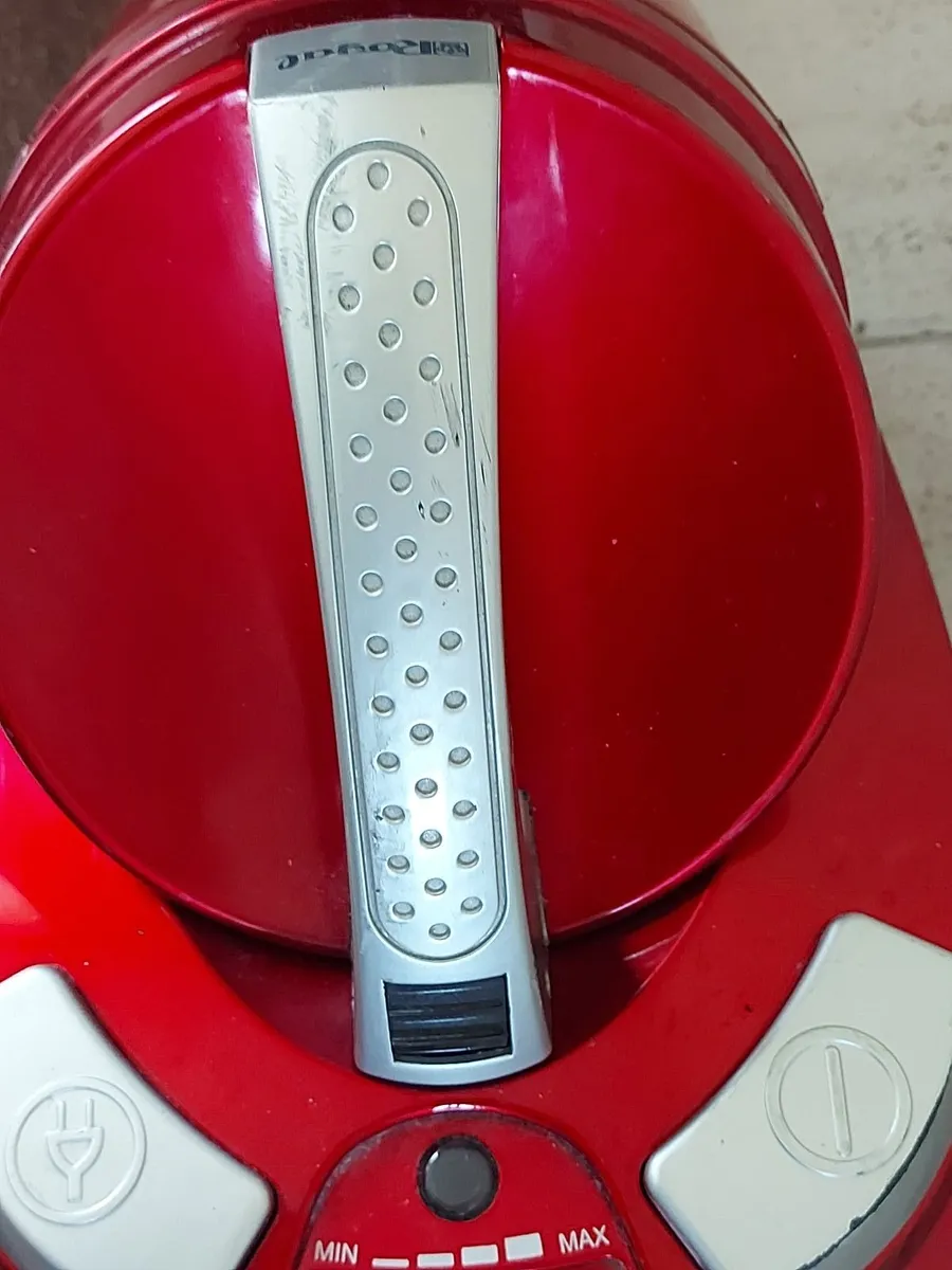 Royal Vacuum Cleaner, Model No. M2830-1 - Image 3