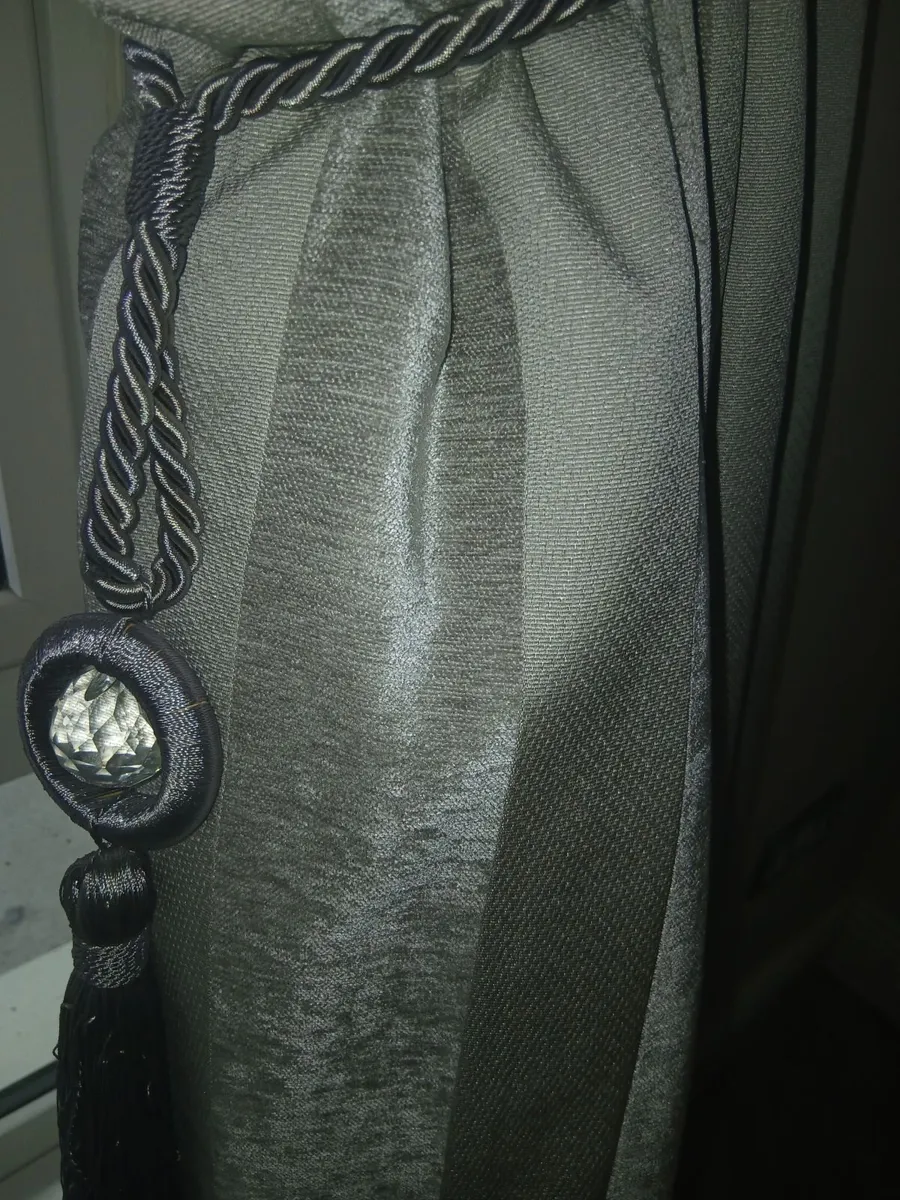 Curtains - Image 4