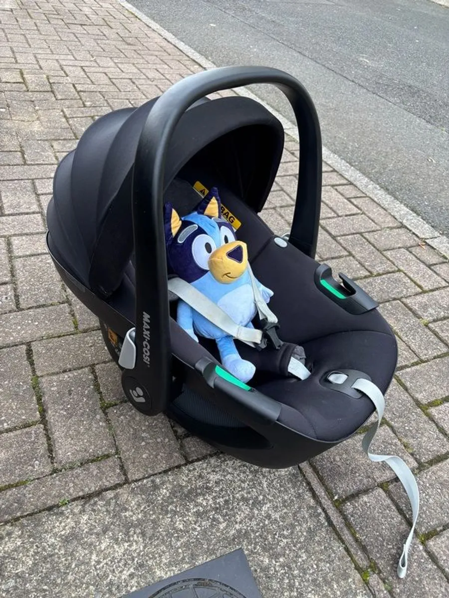 Maxi Cozi 360 pebble - seat and swivel base - Image 1