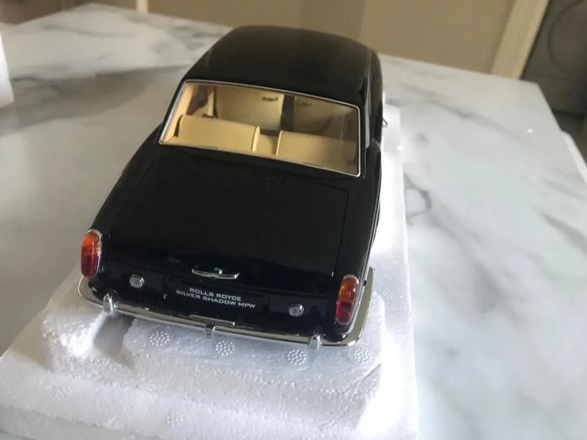 Rolls Royce - Image 4