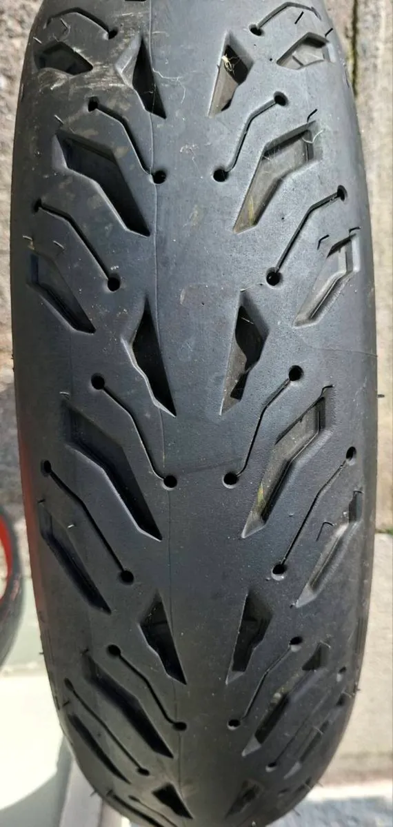 Michelin Road 6 Motorcycle Tyre - Image 4