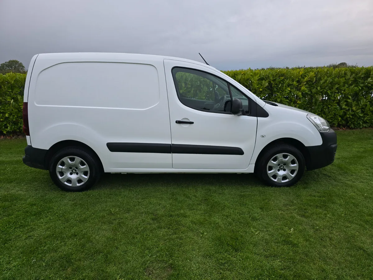 191 Peugeot Partner Doe and Tax Low miles - Image 4
