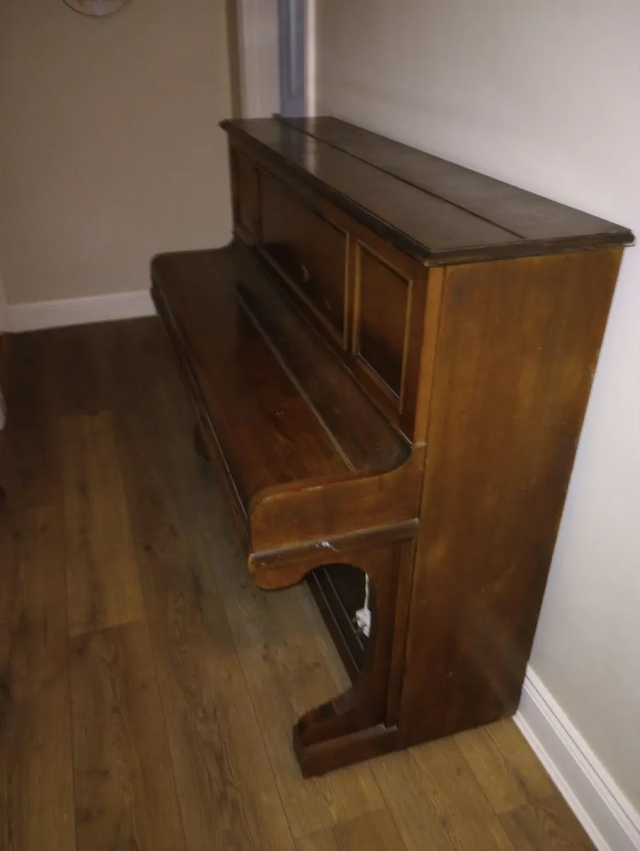 Piano - Image 1
