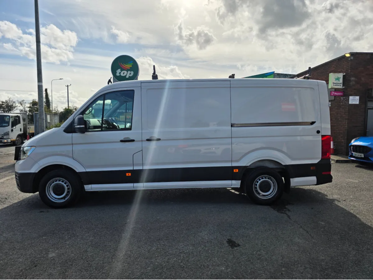 Volkswagen Crafter H 35 MWB 177BHP A8A 5DR AUTO - Image 4