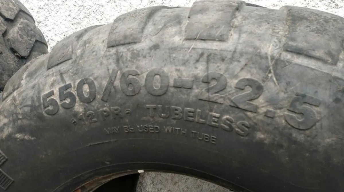 550 60 22.5 TYRES - Image 2