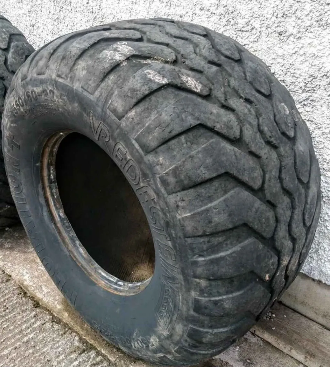 550 60 22.5 TYRES - Image 1