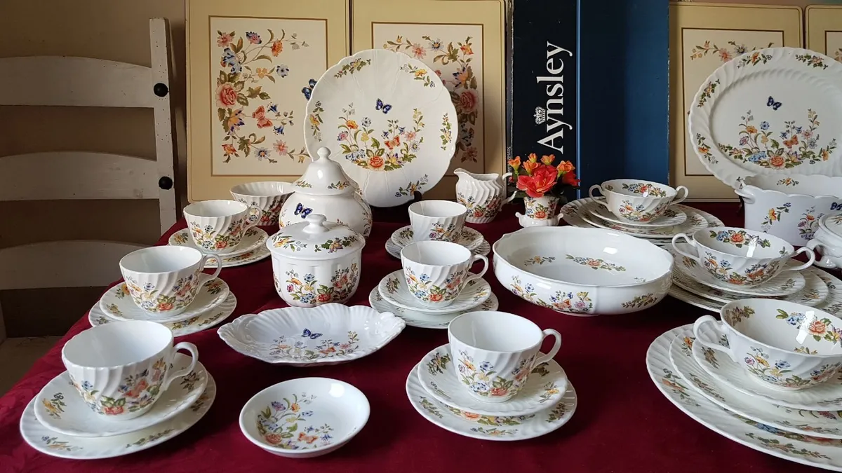 60Pc.Aynsley Cottage Garden England Dinner &TeaSet - Image 2