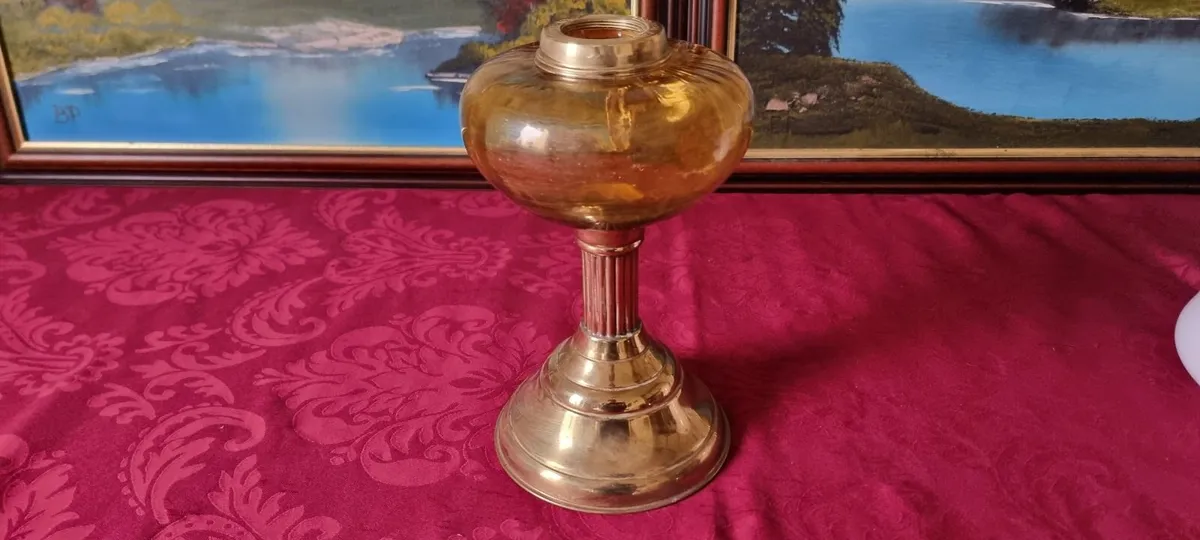 21"Tall Brass & Amber Glass Double Burner Oil Lamp - Image 4