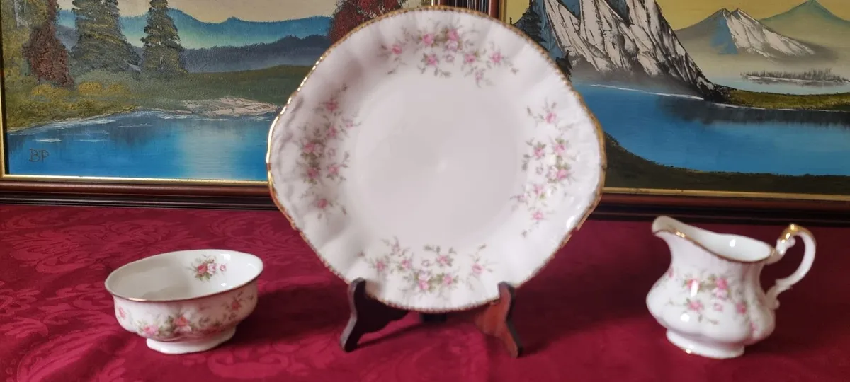 3Pc. Royal Albert/Paragon Victoriana Rose Cake Set - Image 1