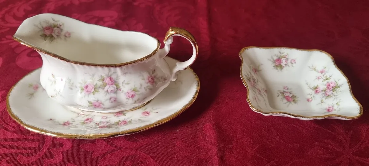 3Pc.Royal Albert VictorianaRose GravyBoat&Dish Set - Image 3