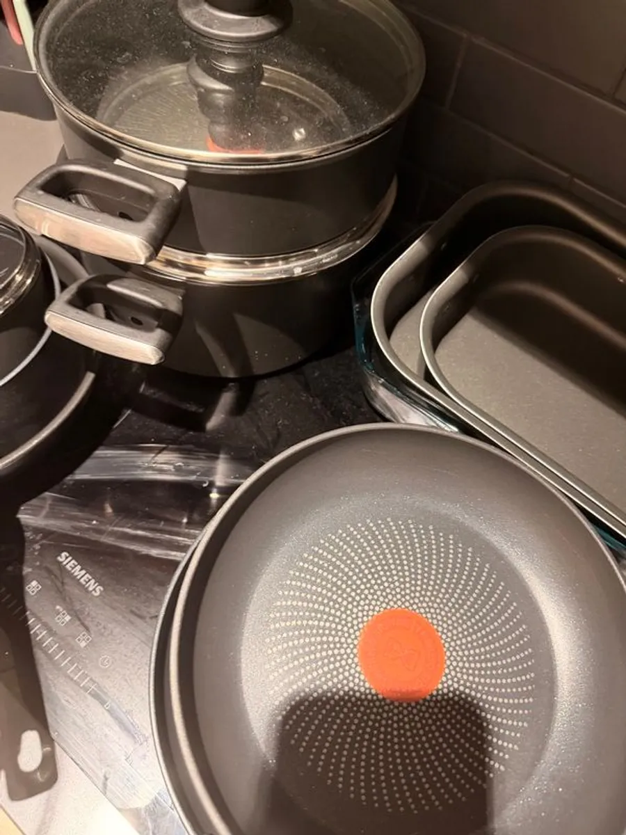 Pots & Pans Kitchen Set + Oven Trays 20 euros - Image 3