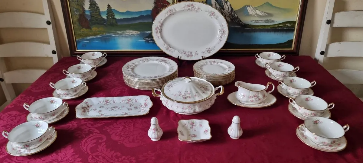 87Royal Albert/ParagonVictorianaRose Dinner&TeaSet - Image 4