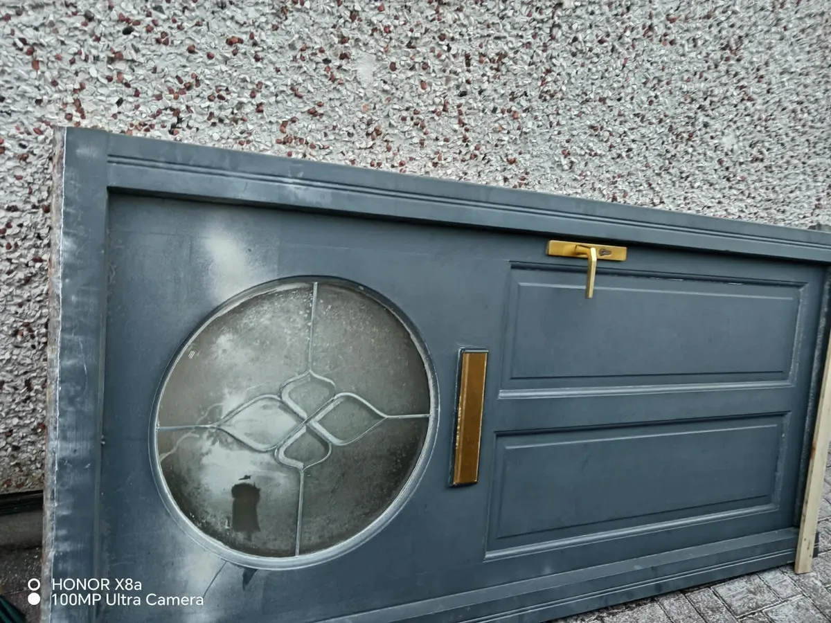 Front door - Image 2