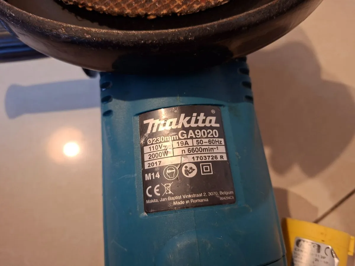 Makita GA9020 230mm 9" Angle Grinder 110v - Image 4