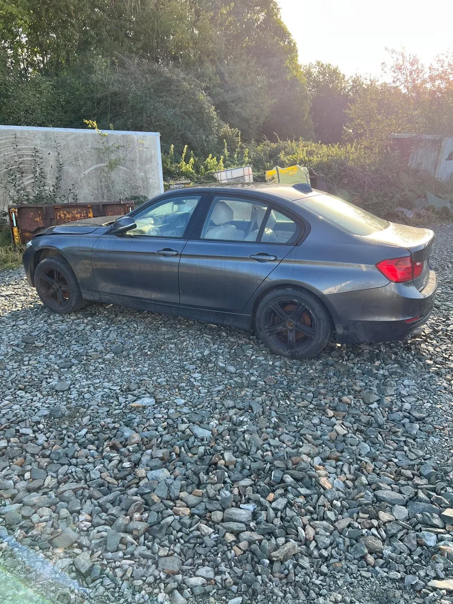 Breaking bmw 320d 2015 f30 b39 3 series - Image 2