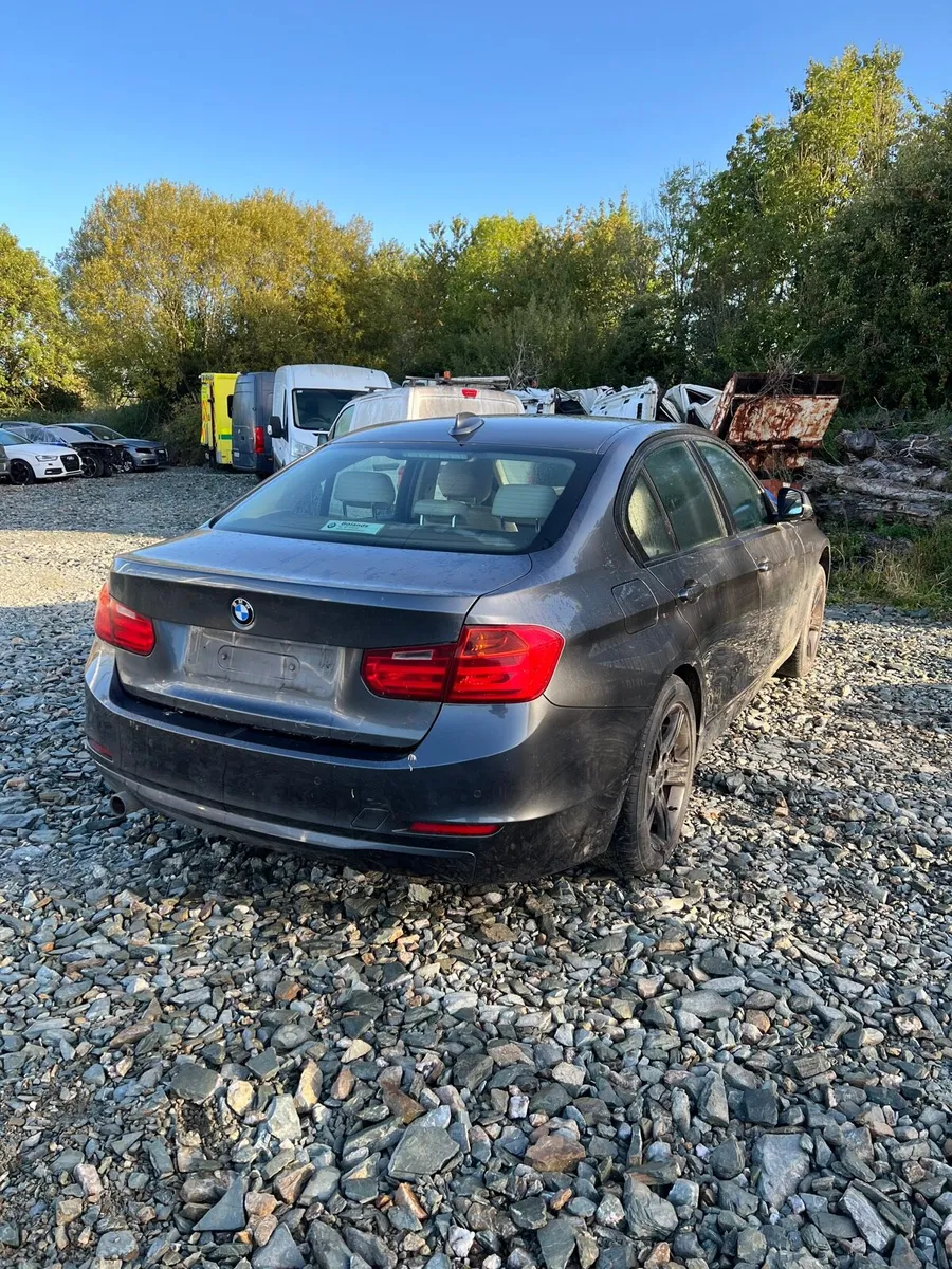 Breaking bmw 320d 2015 f30 b39 3 series - Image 3