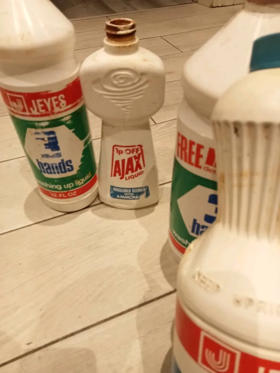Old shop display items - Image 2