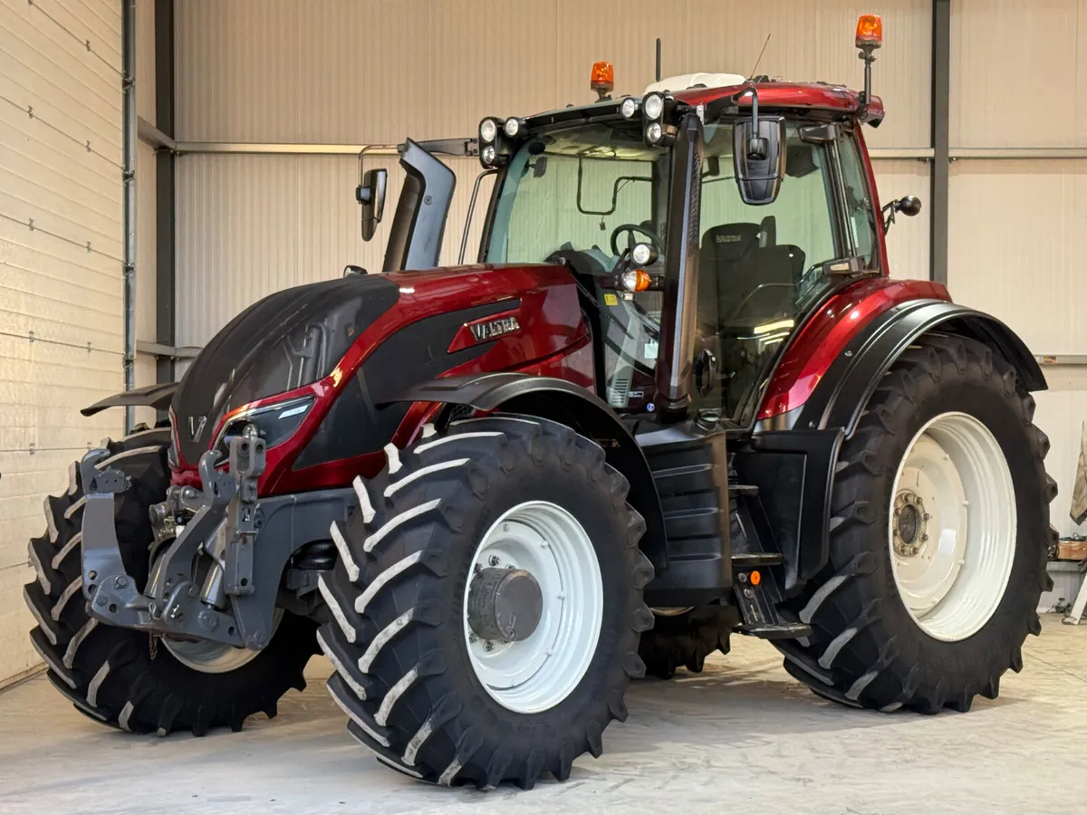Valtra T194 Versu ***Only 2300 hours!!*** - Image 1