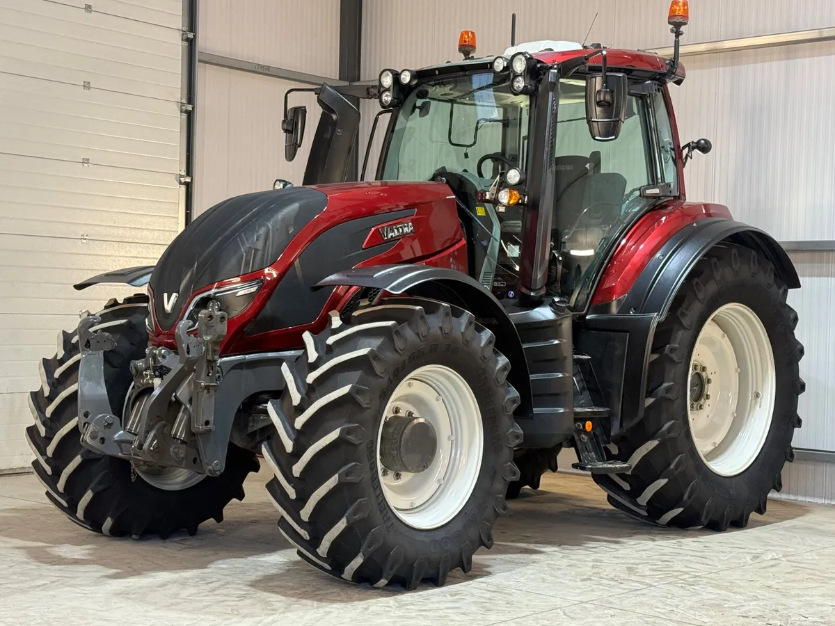 Valtra T194 Versu ***Only 2300 hours!!*** - Image 4