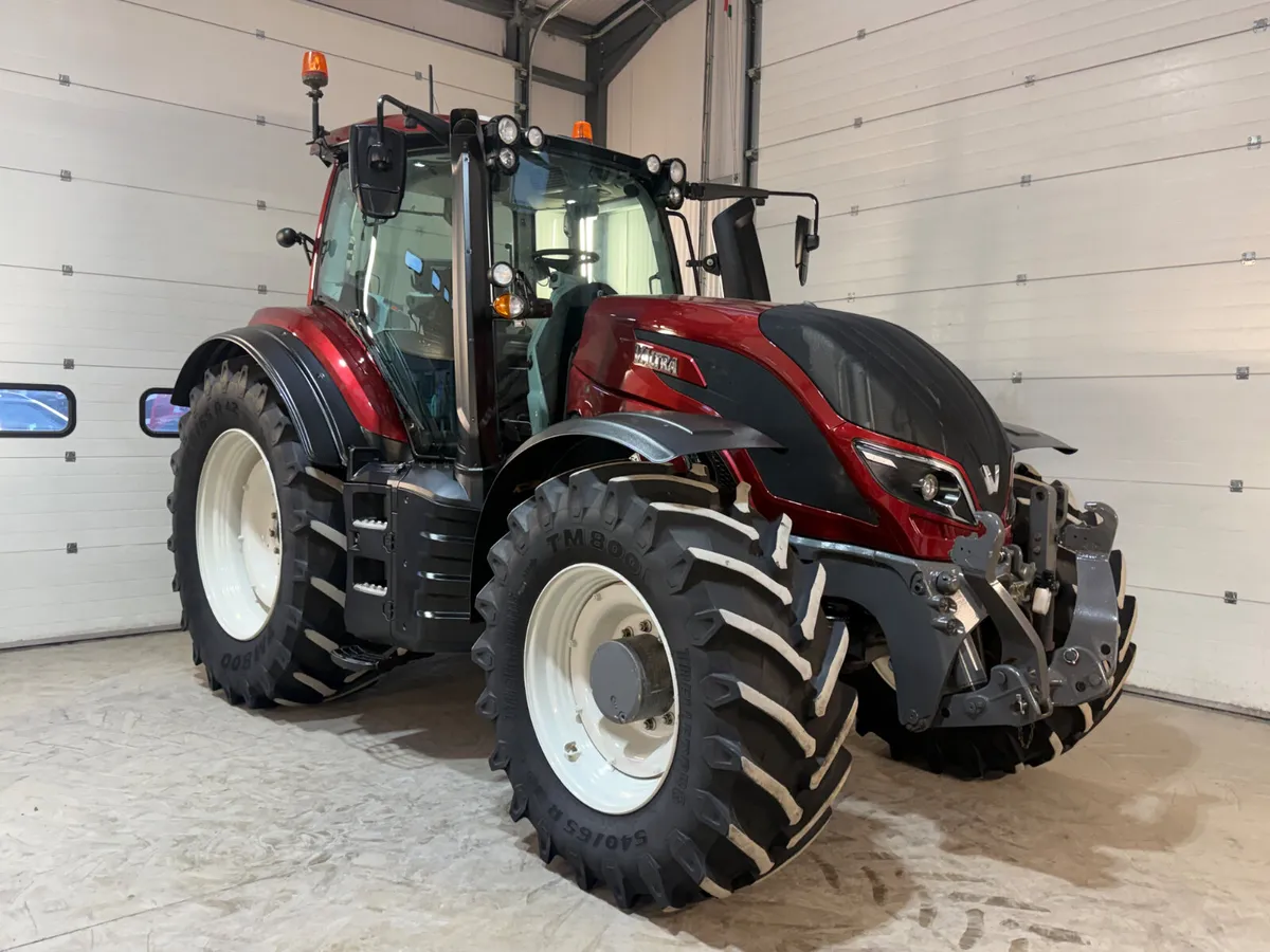 Valtra T194 Versu ***Only 2300 hours!!*** - Image 2