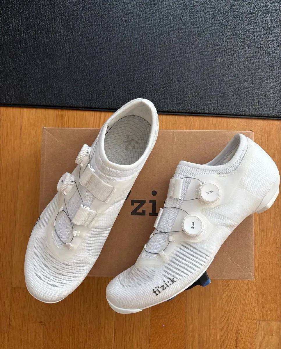 FizikVega Carbon Cycling Shoes - Image 1