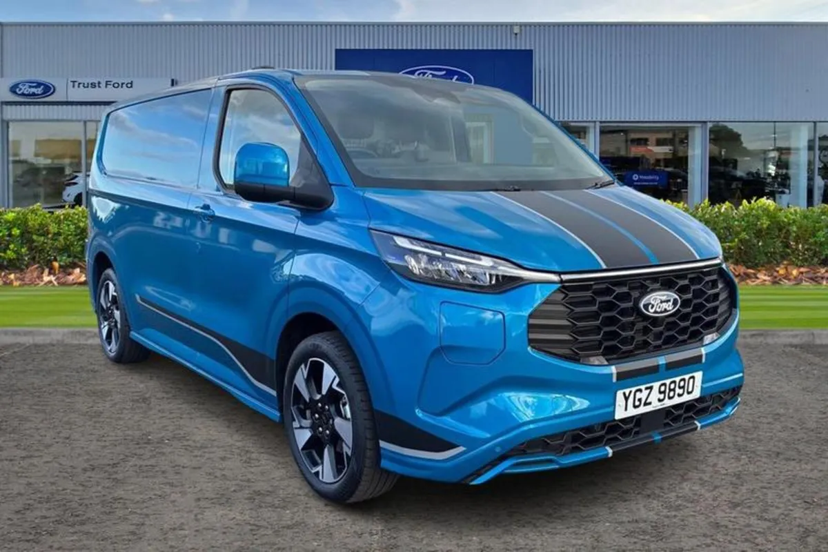 Ford Transit Custom 2.5 320 Duratec 11.8kWh Sport - Image 1