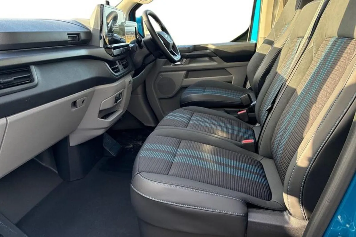 Ford Transit Custom 2.5 320 Duratec 11.8kWh Sport - Image 3