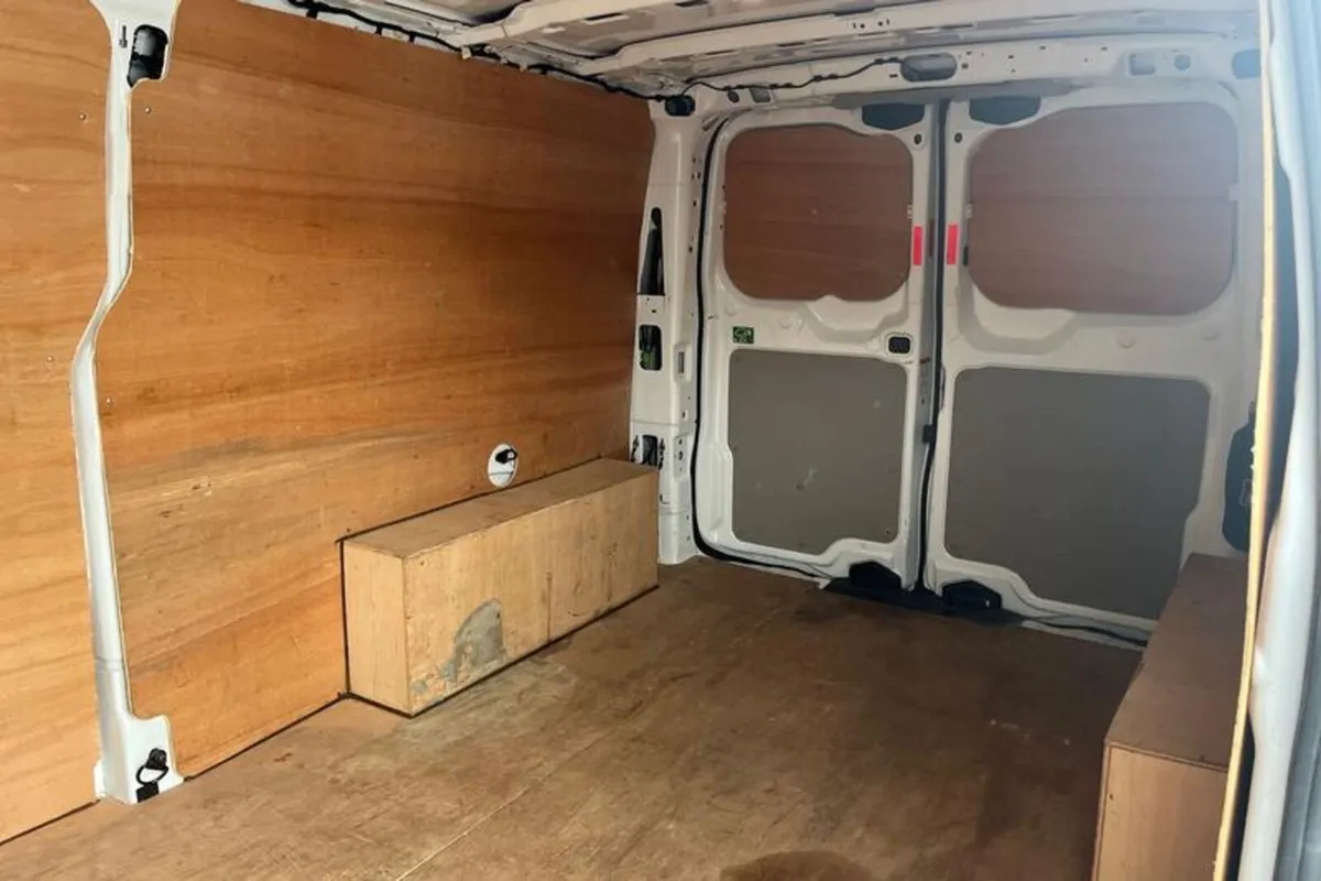 Ford Transit Custom 300 L2  FWD 2.0 EcoBlue 110ps - Image 4