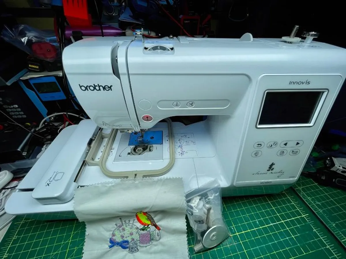 BROTHER Innov-is M240ED Embroidery Sewing machine - As new - Just serviced - Image 3
