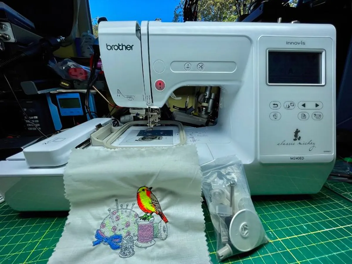 BROTHER Innov-is M240ED Embroidery Sewing machine - As new - Just serviced - Image 2