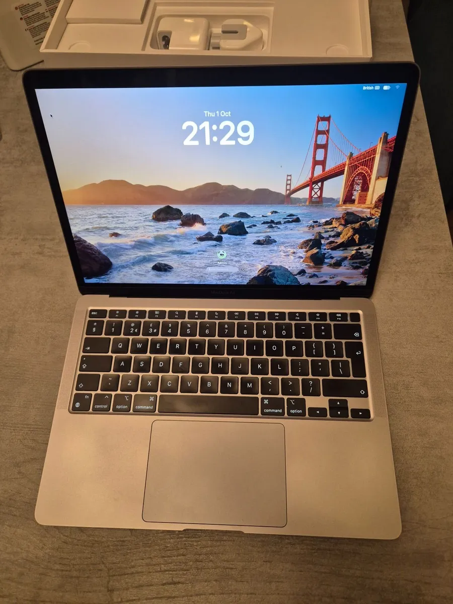  MacBook Air M1 (2020, A2337) – 13" – [8GB/256GB] - Image 1