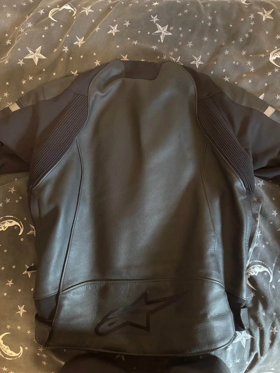 Alpinestars men’s missile v3 leather jacket - Image 2