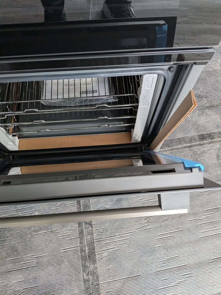 Brand New Bosch Series 2 Double Oven Brushed Steel - Image 3