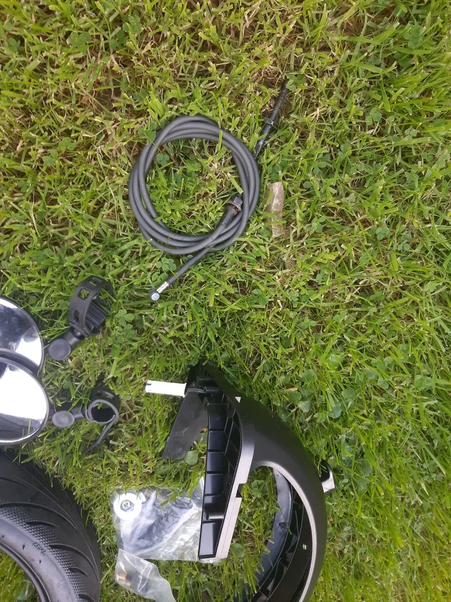 Segway Ninebot G30 Max Electric Scooter - Image 2
