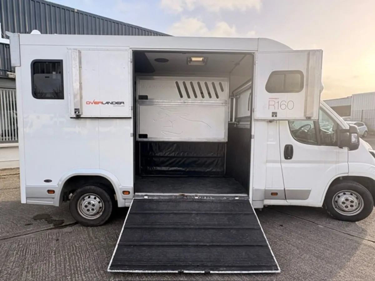 2 Stall HorseBox - R160 - Image 2
