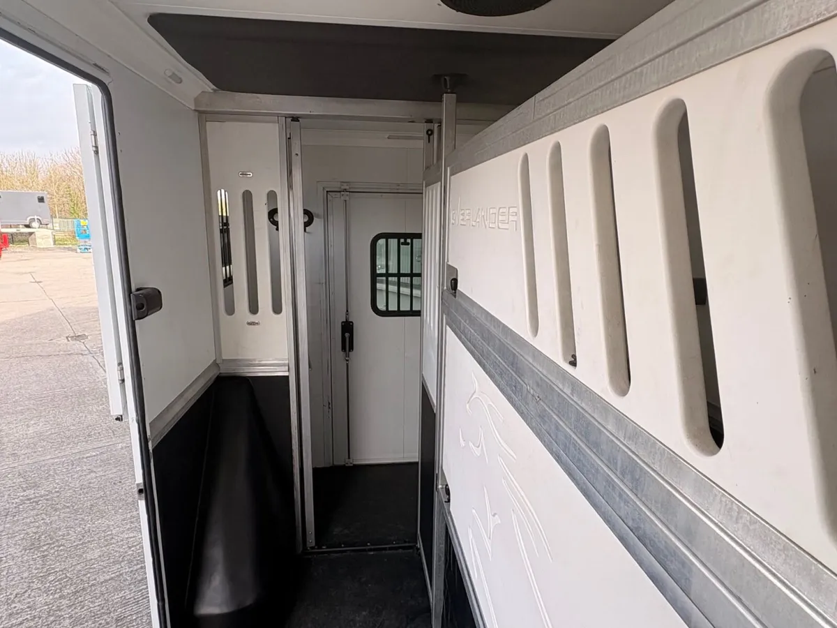 2 Stall HorseBox - R160 - Image 4
