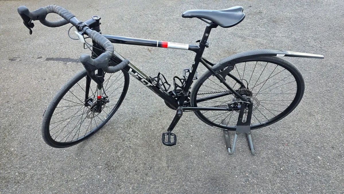 Vitesse Road Bike 28” – 20” Frame – Disc Brakes - Image 1