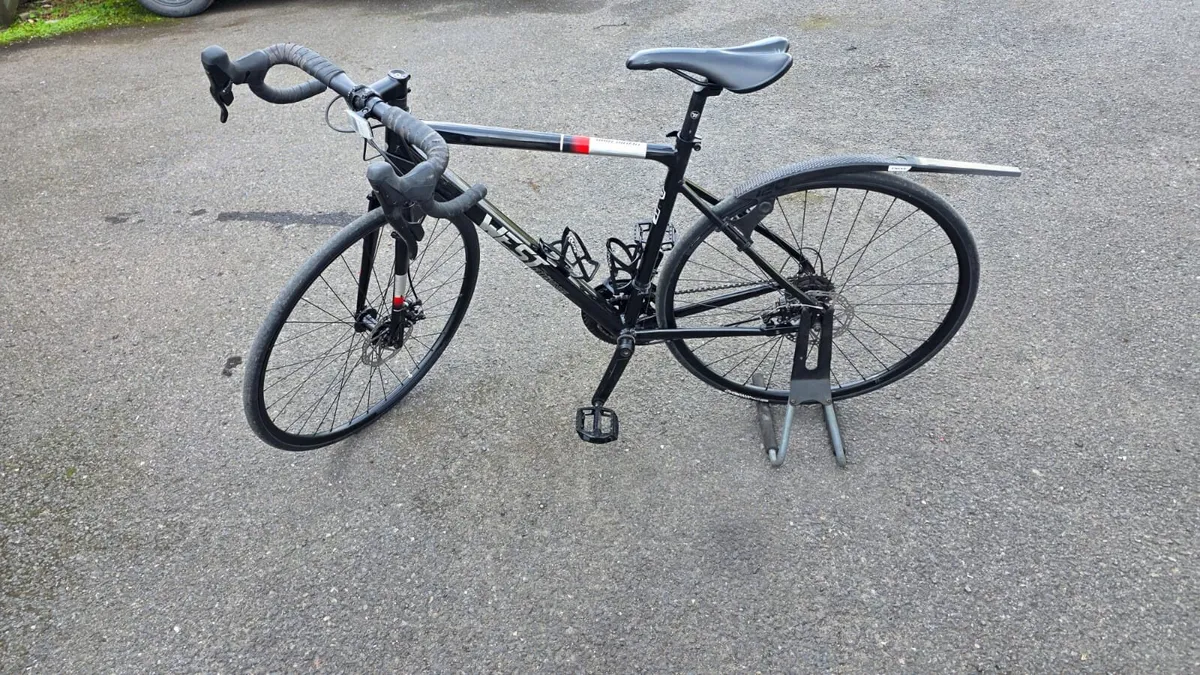 Vitesse Road Bike 28” – 20” Frame – Disc Brakes - Image 2