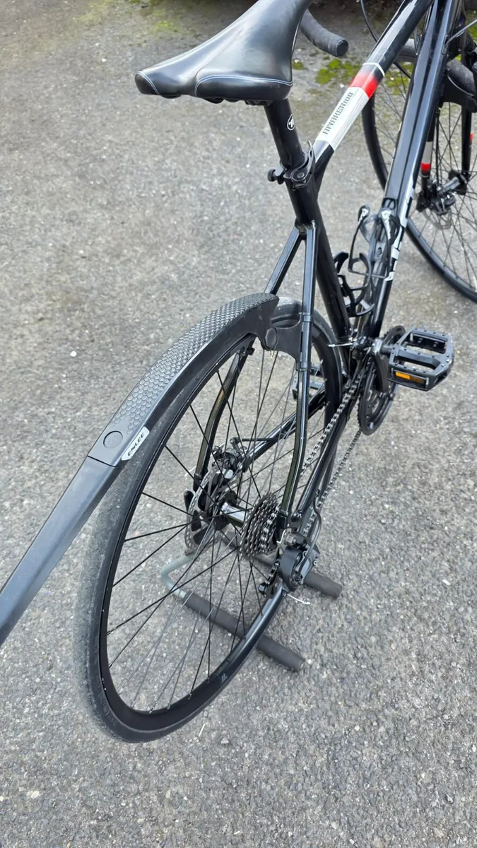 Vitesse Road Bike 28” – 20” Frame – Disc Brakes - Image 4