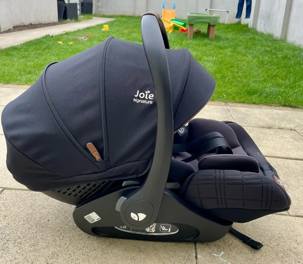 Infant car seat & base - Image 2