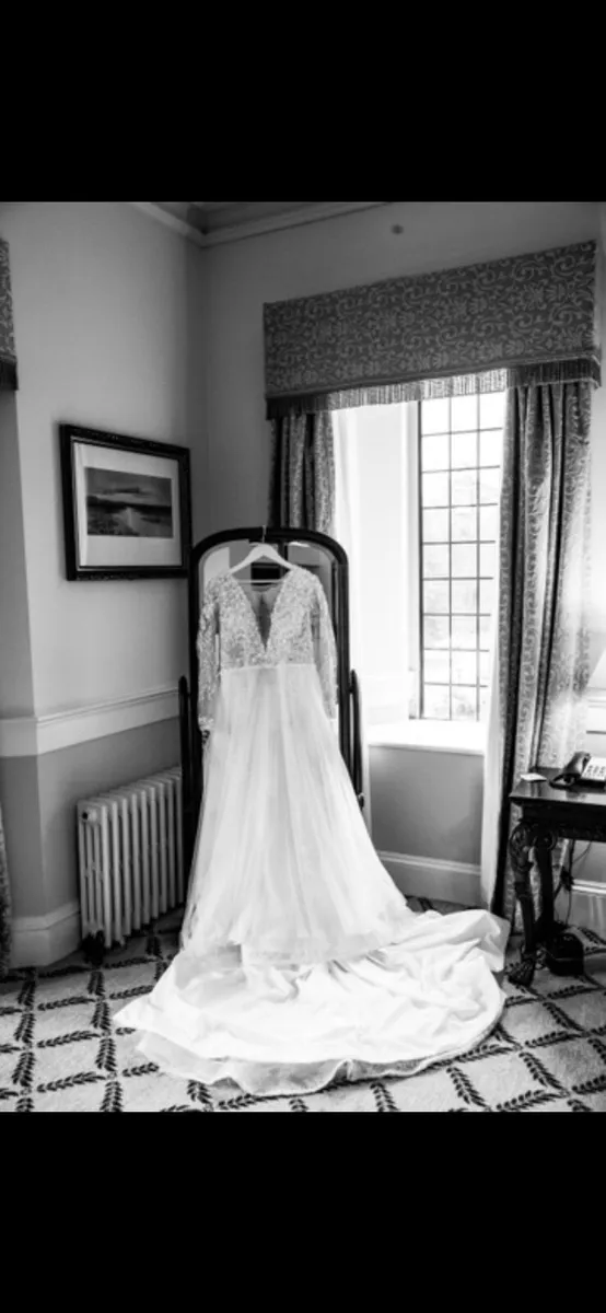 Wedding dress - Image 1