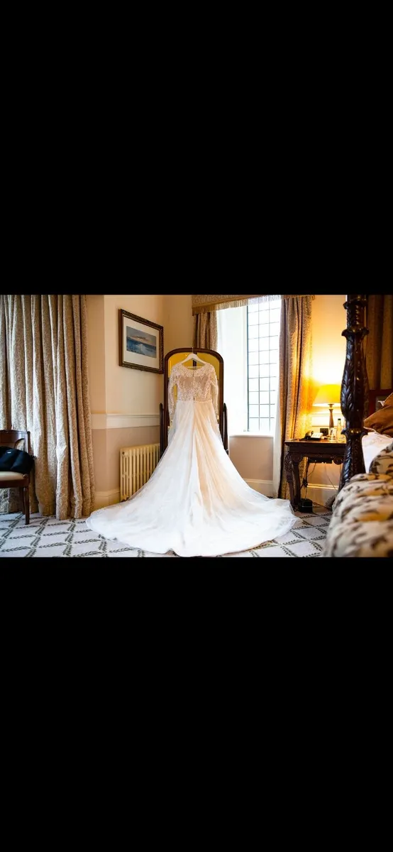 Wedding dress - Image 2