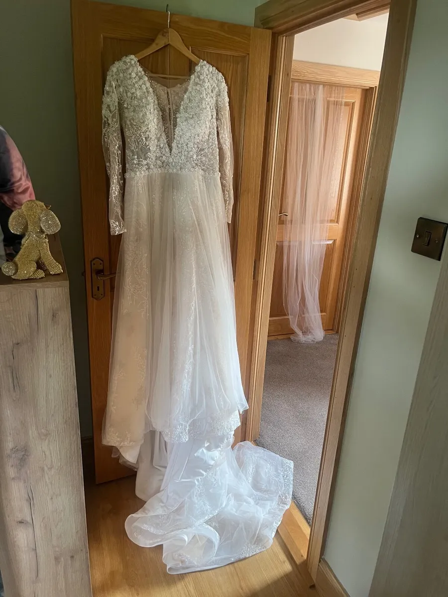 Wedding dress - Image 4
