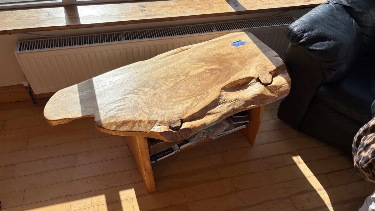 Leather chairs coffee tables - Image 1