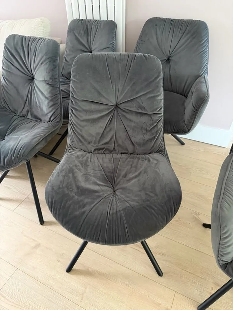 6 dining chairs for sale (2 carvers and 4 chairs) - Image 3