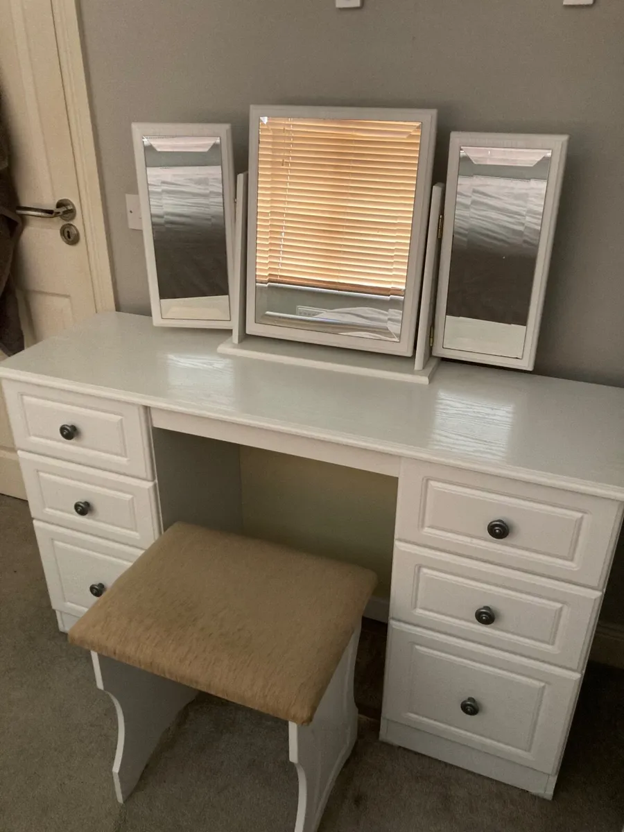 Dressing table